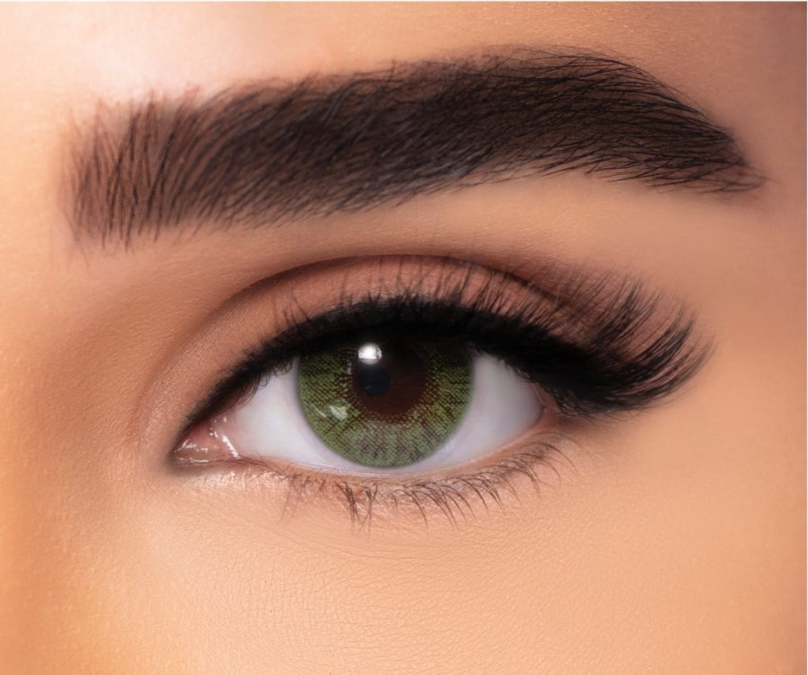 FreshLook Colors Green "One pair contact lenses and container included."