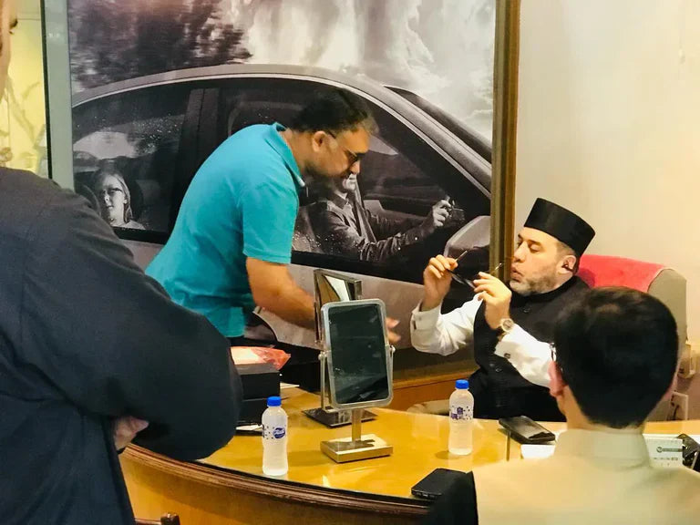 Al - Sheikh Syed Khalid Abdul Qadir Mansoor Al Gilani Visited Vazeer Optical Hall. Wearing his glasses in the shop prepared by Vazeer Optical Hall team.